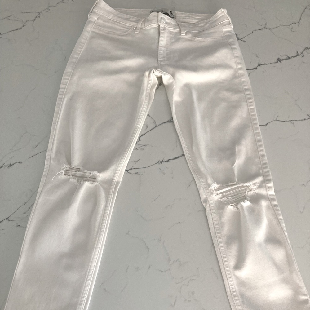 Abercrombie and Fitch Ankle Jean .